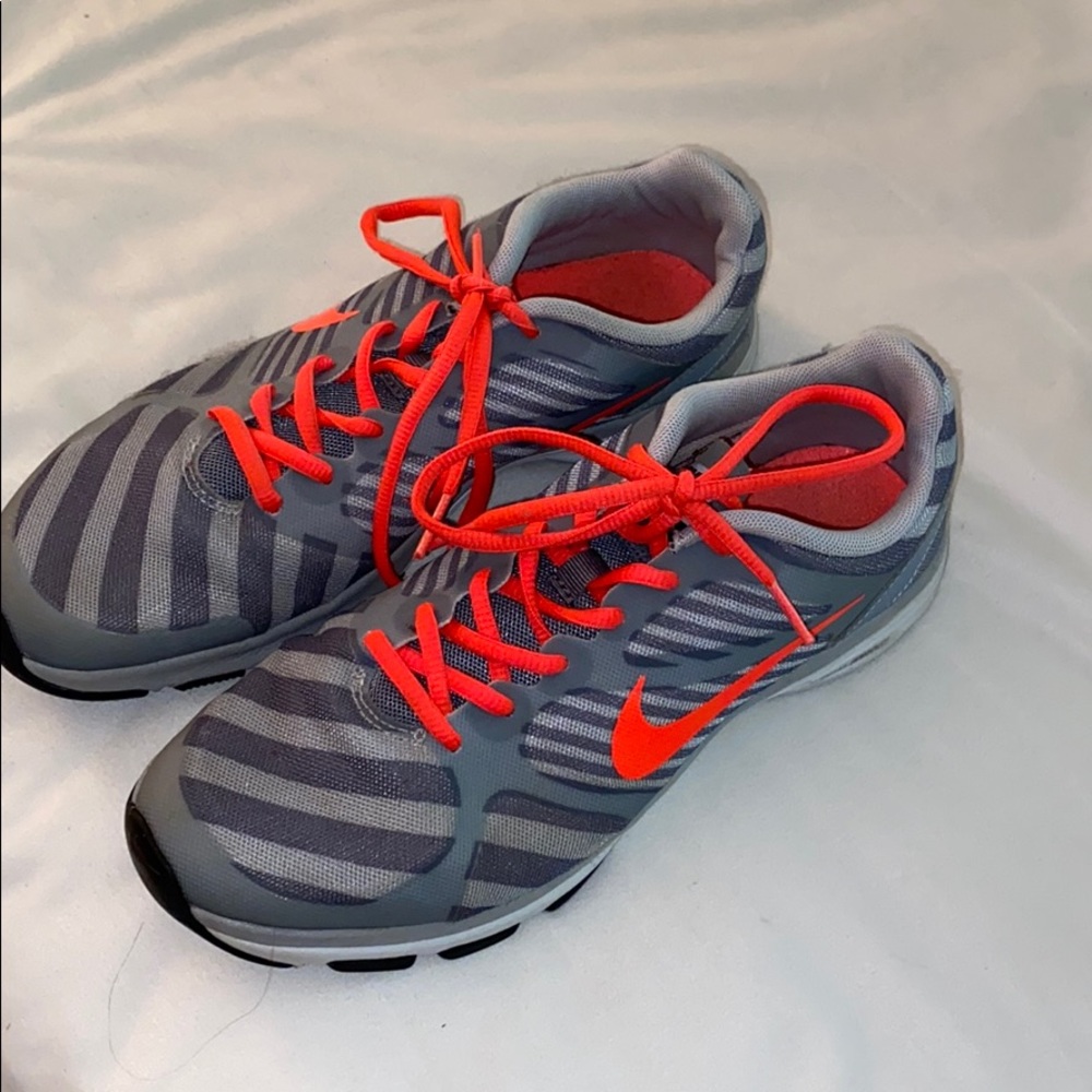 nike athletic shoes